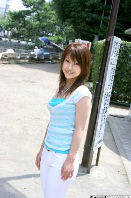 [Graphis] First Gravure 初脱ぎ娘 No035 Ayumi Motomura 元村歩美